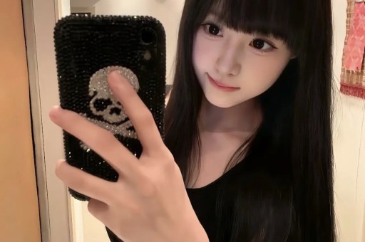 明星曝出整容内幕成龙割双眼皮谢霆锋直接“出卖”老爸
